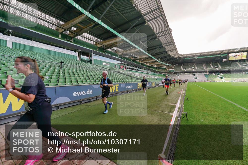 13.09.2026 - 21. swb-Marathon Bremen Michael Burmester http://msf.ph/oto/10307171 13.09.2026 13:00:53 Laufen im Stadion 135, 242, 260, 282, 318, 342, 440, 651, 687, 745, 930, 1067, 1080, 1209, 1368, 1448, 1493, 1494, 1582, 1650, 1861, 1896, 1935, 1963, 2033, 2088, 2289, 2293, 2306, 2322, 2370, 2409, 2427, 2481, 2485, 2490, 2491, 2517, 2560, 2561, 2570, 2627, 2658, 2686, 2700, 2708, 2781, 2806, 2906, 2914, 2961, 2967, 3076, 3105, 3145, 3168, 3173, 3273, 3354, 3372, 3374, 3375, 3385, 3480, 3524, 3526, 3642, 3729, 3774, 3855, 3856, 3861, 3930 meine-sportfotos.de