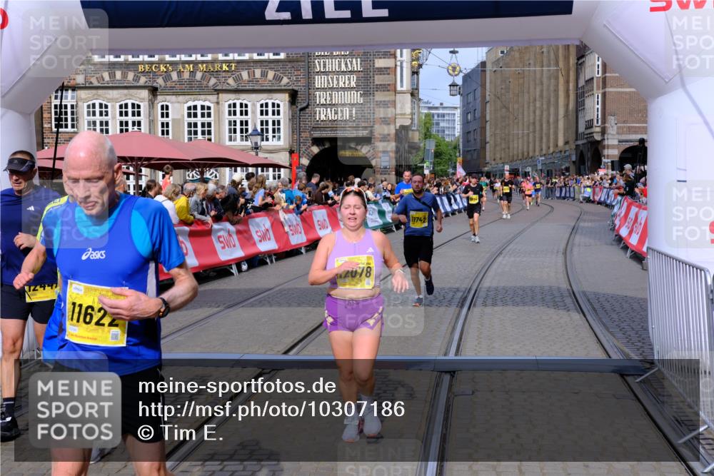 13.09.2026 - 21. swb-Marathon Bremen Tim E. http://msf.ph/oto/10307186 13.09.2026 10:50:45 Ziel 10170, 10233, 10525, 10840, 10923, 11178, 11220, 11276, 11497, 11499, 11622, 11664, 11680, 11742, 11774, 12045, 12078, 12269, 12447, 13562 meine-sportfotos.de