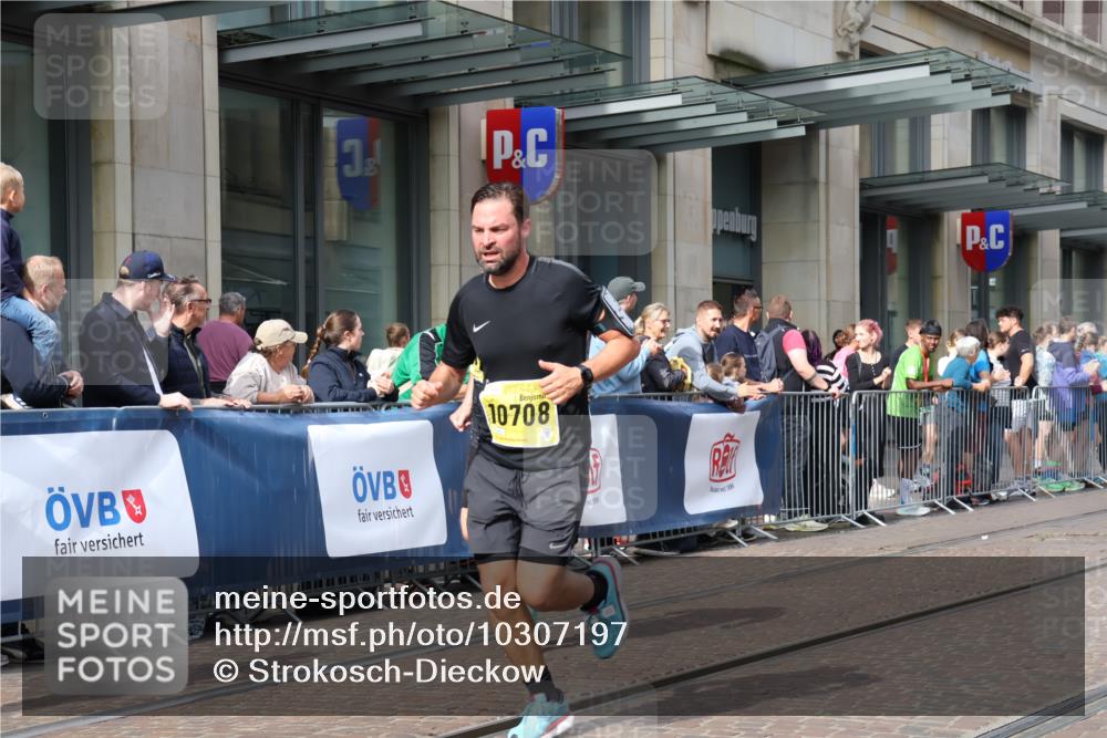 13.09.2026 - 21. swb-Marathon Bremen Strokosch-Dieckow http://msf.ph/oto/10307197 13.09.2026 10:53:50 Ziel 10359, 10577, 10579, 10749, 10822, 10947, 10996, 11010, 11099, 11118, 11206, 11290, 11329, 11361, 11476, 11765, 11843, 11989, 11998, 12075, 12244, 12356, 12435, 13531, 10141, 10174, 10222, 10227, 10255, 10478, 10479, 10626, 10684, 10685, 10708, 10838, 10845, 10905, 11242, 11446, 11489, 11502, 11596, 11800, 11950, 12119, 12331, 12341, 12405, 12492, 12515, 13597 meine-sportfotos.de