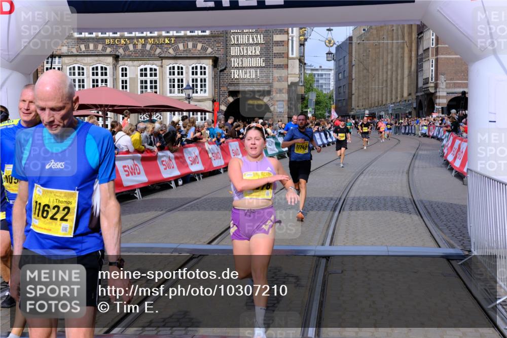 13.09.2026 - 21. swb-Marathon Bremen Tim E. http://msf.ph/oto/10307210 13.09.2026 10:50:45 Ziel 10170, 10233, 10525, 10840, 10923, 11178, 11220, 11276, 11497, 11499, 11622, 11664, 11680, 11742, 11774, 12045, 12078, 12269, 12447, 13562 meine-sportfotos.de