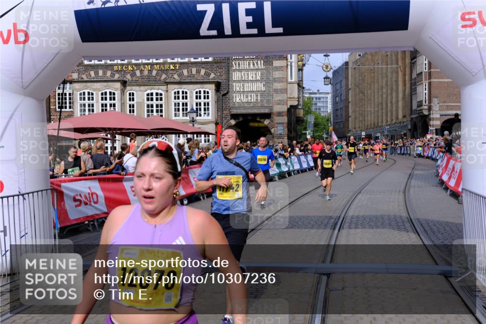 13.09.2026 - 21. swb-Marathon Bremen Tim E. http://msf.ph/oto/10307236 13.09.2026 10:50:46 Ziel 10170, 10233, 10525, 10840, 10923, 11220, 11276, 11497, 11499, 11622, 11664, 11680, 11742, 11774, 12045, 12078, 12309, 12447, 13562 meine-sportfotos.de