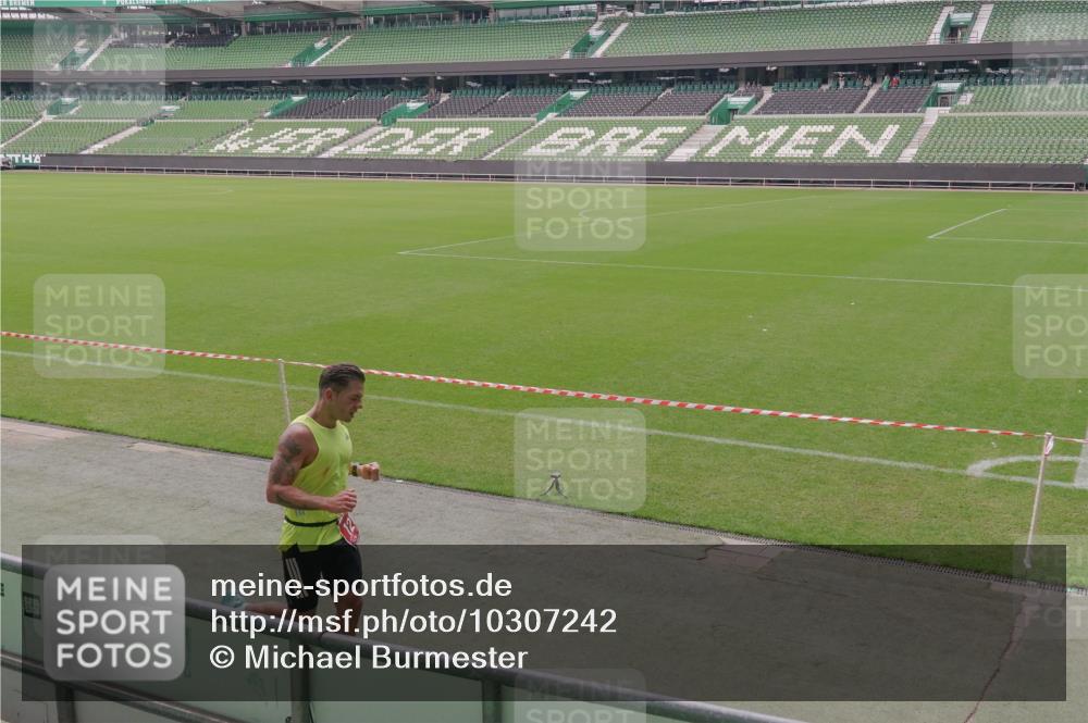 13.09.2026 - 21. swb-Marathon Bremen Michael Burmester http://msf.ph/oto/10307242 13.09.2026 12:34:01 Laufen im Stadion 250, 272, 299, 525, 919, 1089, 1212, 1606, 1629, 2072, 5428, 7741, 314, 520, 1168, 1214, 1357, 1453, 1639, 4474, 5212, 6485, 6507, 8285 meine-sportfotos.de