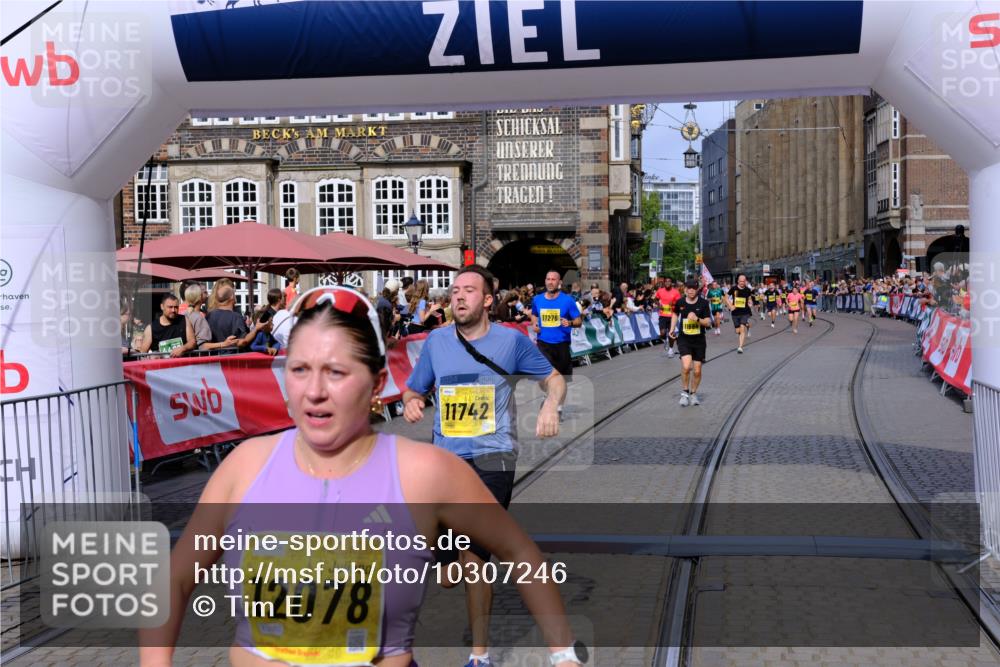13.09.2026 - 21. swb-Marathon Bremen Tim E. http://msf.ph/oto/10307246 13.09.2026 10:50:46 Ziel 10170, 10233, 10525, 10840, 10923, 11220, 11276, 11497, 11499, 11622, 11664, 11680, 11742, 11774, 12045, 12078, 12309, 12447, 13562 meine-sportfotos.de