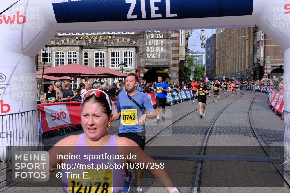 13.09.2026 - 21. swb-Marathon Bremen Tim E. http://msf.ph/oto/10307258 13.09.2026 10:50:47 Ziel 10170, 10233, 10525, 10840, 10923, 11220, 11276, 11497, 11499, 11622, 11664, 11680, 11742, 11774, 12045, 12078, 12309, 12447, 13562 meine-sportfotos.de