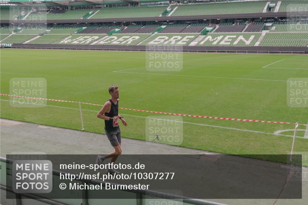 13.09.2026 - 21. swb-Marathon Bremen Michael Burmester http://msf.ph/oto/10307277 13.09.2026 12:34:26 Laufen im Stadion 250, 272, 299, 525, 919, 1089, 1212, 2072, 5428, 7741, 417, 573, 1168, 1214, 1357, 1453, 1639, 4474, 5212, 6485, 6507, 8044, 8285 meine-sportfotos.de
