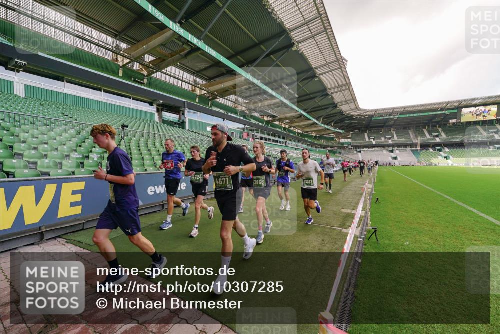 13.09.2026 - 21. swb-Marathon Bremen Michael Burmester http://msf.ph/oto/10307285 13.09.2026 13:01:16 Laufen im Stadion 135, 150, 242, 260, 282, 318, 342, 440, 531, 651, 687, 930, 946, 1006, 1067, 1209, 1368, 1436, 1448, 1493, 1494, 1582, 1650, 1861, 1896, 1935, 1963, 2033, 2047, 2062, 2088, 2293, 2306, 2322, 2370, 2409, 2427, 2485, 2490, 2491, 2517, 2560, 2561, 2627, 2638, 2658, 2686, 2700, 2708, 2781, 2906, 2914, 2967, 2987, 3076, 3105, 3145, 3168, 3173, 3273, 3294, 3334, 3354, 3372, 3374, 3375, 3385, 3392, 3480, 3524, 3526, 3527, 3642, 3667, 3729, 3774, 3806, 3855, 3856, 3861 meine-sportfotos.de