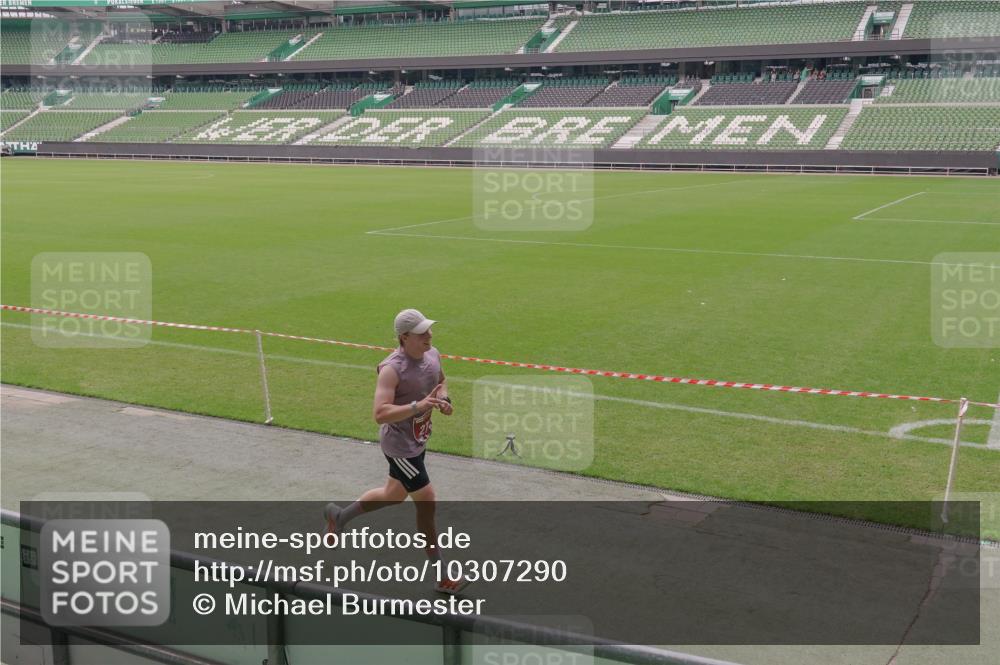 13.09.2026 - 21. swb-Marathon Bremen Michael Burmester http://msf.ph/oto/10307290 13.09.2026 12:34:30 Laufen im Stadion 250, 272, 299, 525, 919, 1089, 1212, 2072, 5428, 7741, 417, 573, 1168, 1214, 1357, 1453, 1639, 4474, 5212, 6485, 6507, 8044, 8285 meine-sportfotos.de