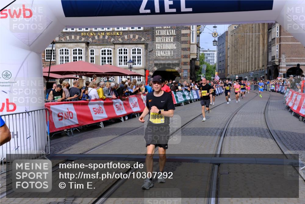 13.09.2026 - 21. swb-Marathon Bremen Tim E. http://msf.ph/oto/10307292 13.09.2026 10:50:50 Ziel 10233, 10525, 10840, 10923, 11220, 11276, 11622, 11664, 11680, 11742, 11774, 12045, 12052, 12078, 12309, 12447, 12488, 13544, 13562 meine-sportfotos.de