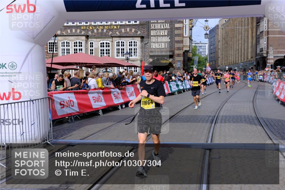 13.09.2026 - 21. swb-Marathon Bremen Tim E. http://msf.ph/oto/10307304 13.09.2026 10:50:50 Ziel 10233, 10525, 10840, 10923, 11220, 11276, 11622, 11664, 11680, 11742, 11774, 12045, 12052, 12078, 12309, 12447, 12488, 13544, 13562 meine-sportfotos.de