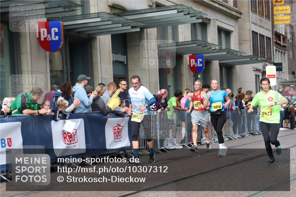 13.09.2026 - 21. swb-Marathon Bremen Strokosch-Dieckow http://msf.ph/oto/10307312 13.09.2026 10:53:54 Ziel 10359, 10503, 10577, 10749, 10822, 10837, 10884, 10947, 10996, 11010, 11099, 11118, 11290, 11329, 11361, 11476, 11765, 11843, 11989, 11998, 12356, 12435, 13531, 10141, 10174, 10222, 10227, 10255, 10478, 10579, 10684, 10685, 10708, 10838, 10845, 10905, 11206, 11242, 11446, 11489, 11502, 11596, 11800, 11950, 12075, 12119, 12244, 12331, 12341, 12356, 12405, 12435, 12492, 12515, 13597 meine-sportfotos.de
