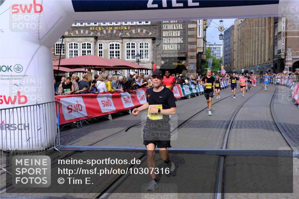 13.09.2026 - 21. swb-Marathon Bremen Tim E. http://msf.ph/oto/10307316 13.09.2026 10:50:50 Ziel 10233, 10525, 10840, 10923, 11220, 11276, 11622, 11664, 11680, 11742, 11774, 12045, 12052, 12078, 12309, 12447, 12488, 13544, 13562 meine-sportfotos.de