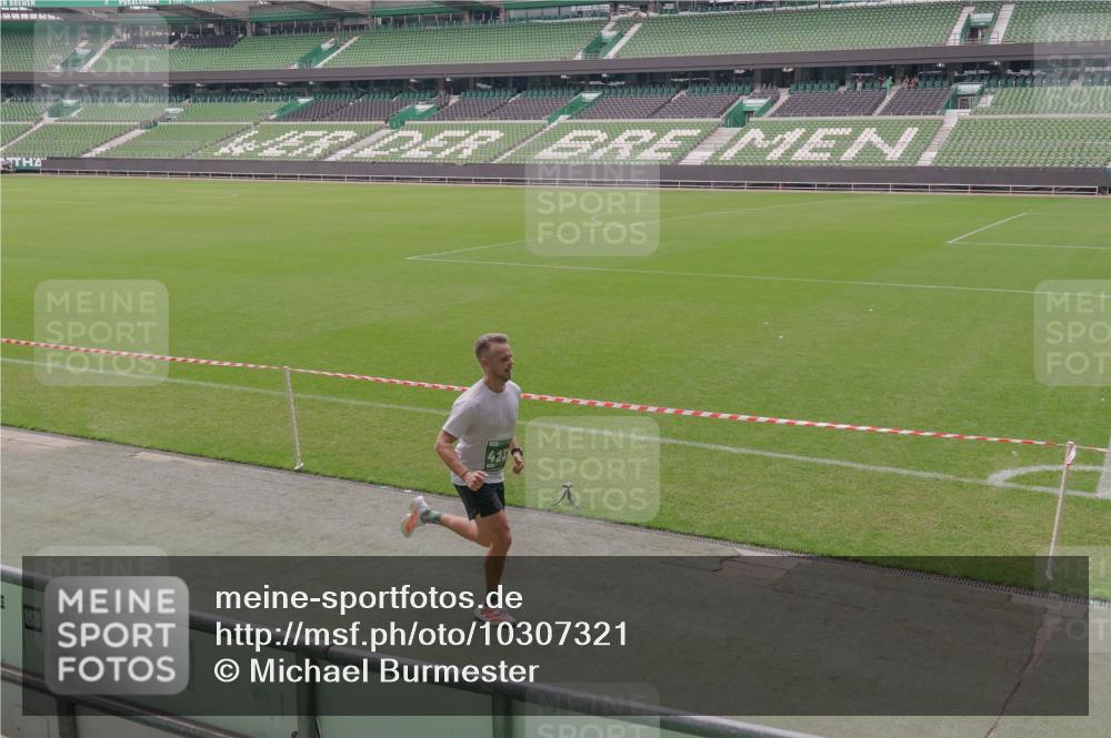 13.09.2026 - 21. swb-Marathon Bremen Michael Burmester http://msf.ph/oto/10307321 13.09.2026 12:34:44 Laufen im Stadion 250, 272, 299, 525, 919, 1089, 1212, 1875, 2072, 5428, 417, 573, 943, 1020, 1126, 1168, 1214, 1357, 1453, 1507, 1639, 2100, 4474, 5212, 6485, 6507, 8044, 8285 meine-sportfotos.de