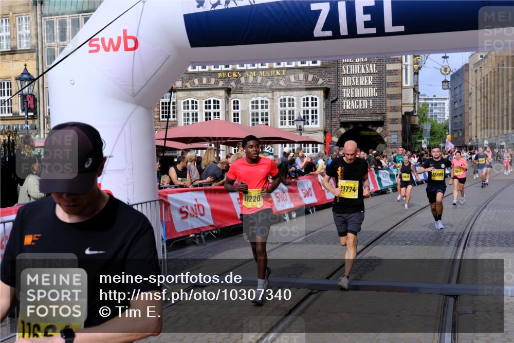 13.09.2026 - 21. swb-Marathon Bremen Tim E. http://msf.ph/oto/10307340 13.09.2026 10:50:53 Ziel 10233, 10267, 10525, 10764, 10840, 11220, 11276, 11622, 11664, 11742, 11753, 11774, 12052, 12078, 12309, 12447, 12488, 13544 meine-sportfotos.de