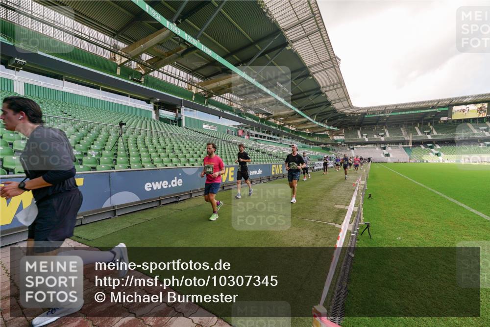 13.09.2026 - 21. swb-Marathon Bremen Michael Burmester http://msf.ph/oto/10307345 13.09.2026 13:01:28 Laufen im Stadion 135, 150, 242, 282, 318, 440, 531, 651, 687, 722, 930, 946, 1006, 1067, 1163, 1368, 1436, 1448, 1582, 1650, 1861, 1896, 1935, 1963, 2033, 2047, 2062, 2292, 2293, 2306, 2322, 2345, 2370, 2409, 2427, 2485, 2490, 2491, 2560, 2561, 2627, 2638, 2658, 2666, 2686, 2700, 2708, 2781, 2906, 2967, 2987, 3013, 3044, 3076, 3105, 3145, 3163, 3164, 3168, 3173, 3187, 3248, 3294, 3334, 3354, 3372, 3374, 3375, 3385, 3392, 3480, 3524, 3526, 3527, 3642, 3667, 3729, 3774, 3806, 3855, 3856 meine-sportfotos.de