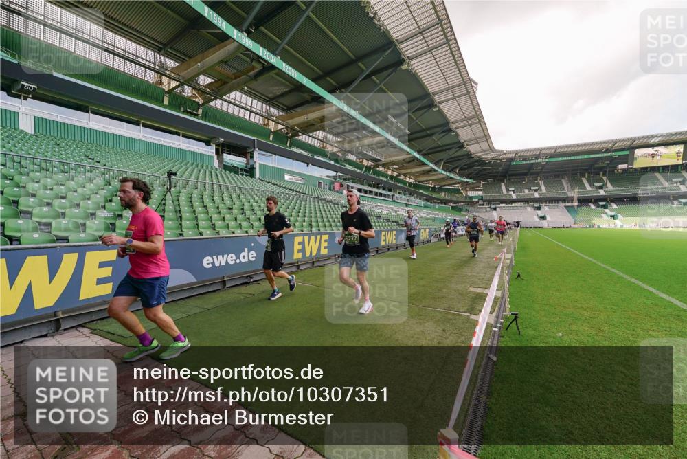13.09.2026 - 21. swb-Marathon Bremen Michael Burmester http://msf.ph/oto/10307351 13.09.2026 13:01:29 Laufen im Stadion 135, 150, 242, 282, 318, 440, 531, 651, 687, 722, 930, 946, 1006, 1067, 1163, 1250, 1368, 1436, 1448, 1582, 1650, 1861, 1896, 1935, 1963, 2033, 2047, 2062, 2292, 2293, 2306, 2322, 2345, 2370, 2378, 2409, 2427, 2485, 2490, 2491, 2560, 2561, 2627, 2638, 2658, 2666, 2700, 2708, 2781, 2906, 2967, 2987, 3013, 3044, 3076, 3105, 3145, 3163, 3164, 3168, 3173, 3187, 3248, 3294, 3334, 3354, 3372, 3374, 3375, 3385, 3392, 3480, 3524, 3526, 3527, 3642, 3667, 3729, 3774, 3806, 3855, 3856 meine-sportfotos.de