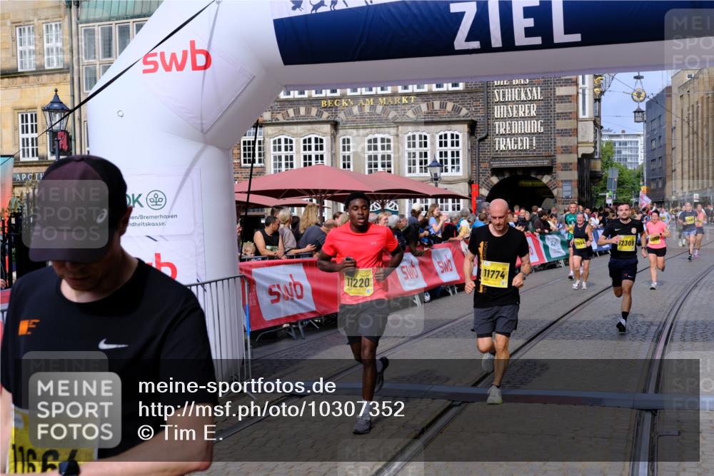 13.09.2026 - 21. swb-Marathon Bremen Tim E. http://msf.ph/oto/10307352 13.09.2026 10:50:53 Ziel 10233, 10267, 10525, 10764, 10840, 11220, 11276, 11622, 11664, 11742, 11753, 11774, 12052, 12078, 12309, 12447, 12488, 13544 meine-sportfotos.de