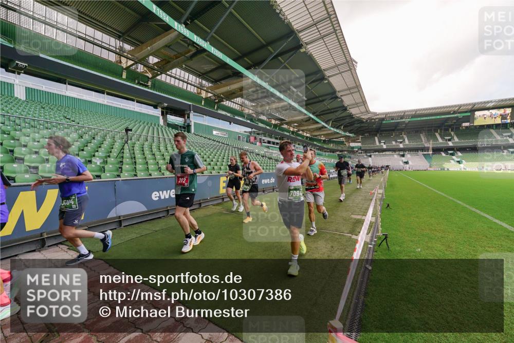 13.09.2026 - 21. swb-Marathon Bremen Michael Burmester http://msf.ph/oto/10307386 13.09.2026 13:01:37 Laufen im Stadion 150, 242, 282, 318, 440, 531, 651, 687, 722, 930, 946, 1006, 1067, 1163, 1250, 1436, 1448, 1582, 1650, 1861, 1896, 1963, 2033, 2047, 2062, 2292, 2293, 2306, 2322, 2345, 2370, 2378, 2409, 2427, 2485, 2490, 2491, 2560, 2561, 2627, 2638, 2658, 2666, 2668, 2700, 2708, 2781, 2906, 2967, 2987, 3013, 3044, 3145, 3163, 3164, 3168, 3173, 3187, 3248, 3294, 3334, 3354, 3372, 3374, 3375, 3385, 3392, 3480, 3524, 3526, 3527, 3603, 3642, 3667, 3721, 3729, 3774, 3806, 3856, 4000 meine-sportfotos.de