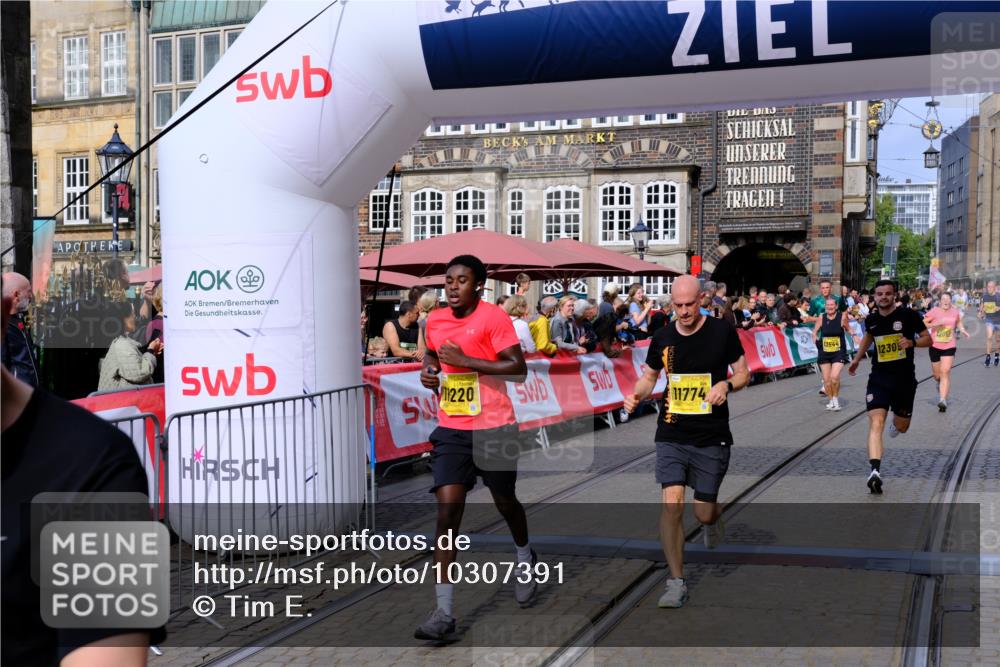 13.09.2026 - 21. swb-Marathon Bremen Tim E. http://msf.ph/oto/10307391 13.09.2026 10:50:53 Ziel 10233, 10267, 10525, 10764, 10840, 11220, 11276, 11622, 11664, 11742, 11753, 11774, 12052, 12078, 12309, 12447, 12488, 13544 meine-sportfotos.de