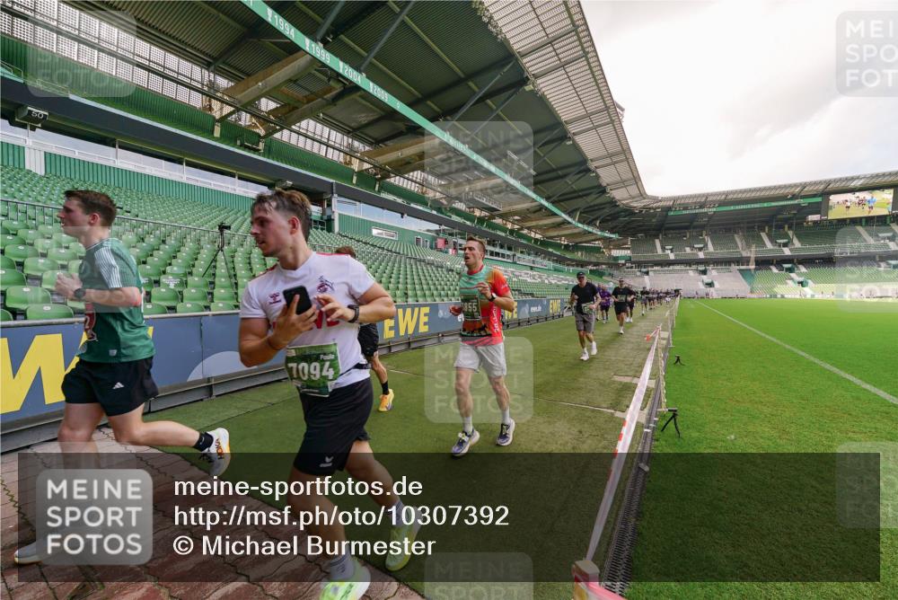 13.09.2026 - 21. swb-Marathon Bremen Michael Burmester http://msf.ph/oto/10307392 13.09.2026 13:01:38 Laufen im Stadion 150, 242, 282, 318, 440, 531, 651, 687, 722, 930, 946, 1006, 1067, 1163, 1250, 1436, 1448, 1582, 1650, 1896, 1963, 2033, 2047, 2062, 2292, 2293, 2306, 2322, 2345, 2370, 2378, 2409, 2427, 2485, 2490, 2491, 2560, 2561, 2627, 2638, 2658, 2666, 2668, 2700, 2708, 2781, 2906, 2967, 2987, 3013, 3044, 3145, 3163, 3164, 3168, 3173, 3187, 3248, 3294, 3334, 3372, 3374, 3375, 3385, 3392, 3480, 3524, 3526, 3527, 3603, 3642, 3667, 3721, 3729, 3774, 3806, 3856, 4000, 4506 meine-sportfotos.de