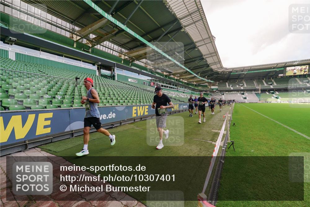 13.09.2026 - 21. swb-Marathon Bremen Michael Burmester http://msf.ph/oto/10307401 13.09.2026 13:01:40 Laufen im Stadion 150, 242, 282, 318, 440, 531, 687, 722, 930, 936, 946, 1006, 1067, 1163, 1250, 1436, 1448, 1582, 1650, 1896, 1963, 2033, 2047, 2062, 2292, 2306, 2322, 2345, 2370, 2378, 2409, 2427, 2485, 2490, 2491, 2560, 2561, 2627, 2638, 2658, 2666, 2668, 2700, 2708, 2781, 2906, 2967, 2987, 3013, 3044, 3145, 3163, 3164, 3168, 3173, 3187, 3248, 3294, 3334, 3372, 3374, 3375, 3385, 3392, 3480, 3524, 3526, 3527, 3603, 3642, 3667, 3721, 3729, 3774, 3806, 3852, 3856, 4000, 4506 meine-sportfotos.de