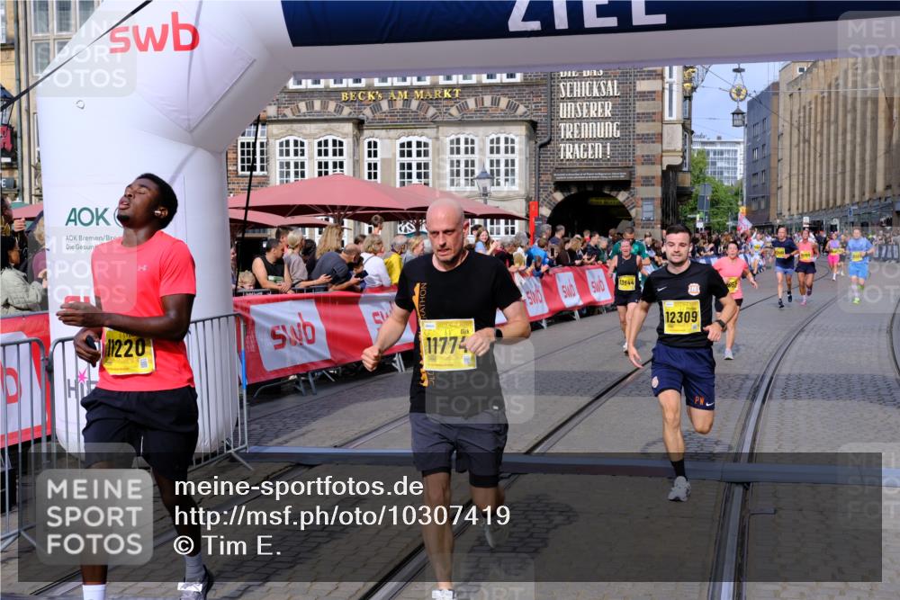 13.09.2026 - 21. swb-Marathon Bremen Tim E. http://msf.ph/oto/10307419 13.09.2026 10:50:54 Ziel 10233, 10267, 10525, 10764, 10840, 11220, 11276, 11622, 11664, 11742, 11753, 11774, 12052, 12078, 12309, 12447, 12488, 13544 meine-sportfotos.de