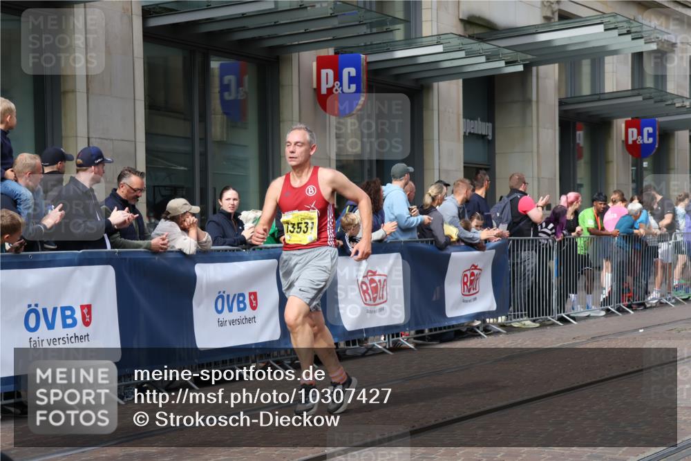 13.09.2026 - 21. swb-Marathon Bremen Strokosch-Dieckow http://msf.ph/oto/10307427 13.09.2026 10:53:57 Ziel 10359, 10503, 10577, 10631, 10749, 10822, 10837, 10884, 10996, 11099, 11118, 11290, 11329, 11361, 11476, 11765, 11843, 11989, 11998, 12328, 10141, 10174, 10227, 10255, 10478, 10579, 10684, 10685, 10708, 10822, 10838, 10905, 10947, 11010, 11206, 11489, 11502, 11596, 11950, 12075, 12244, 12331, 12341, 12356, 12405, 12435, 12492, 12515, 13531, 13597 meine-sportfotos.de