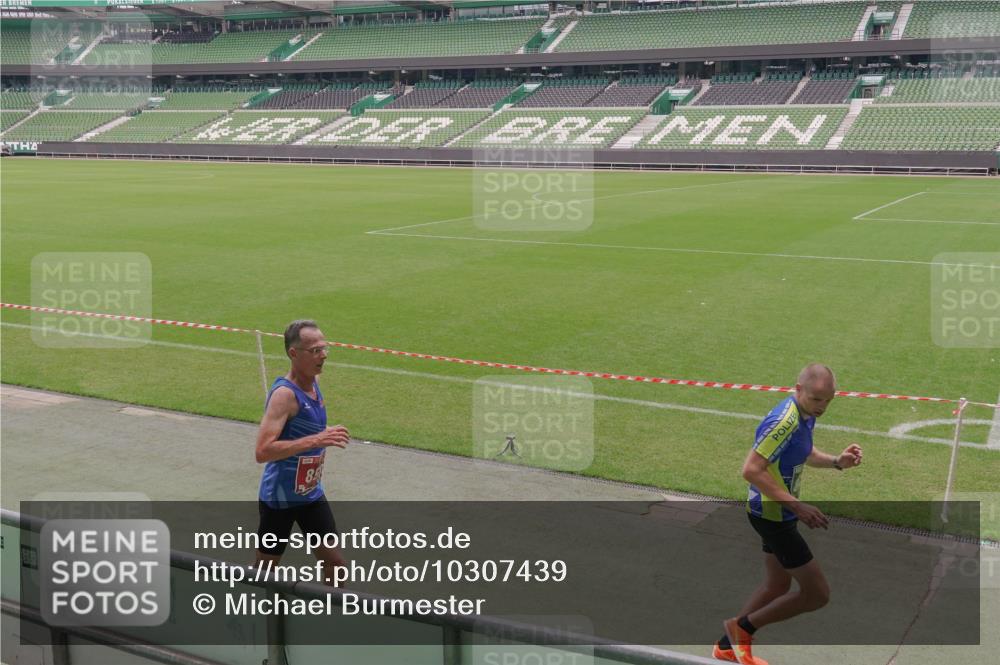 13.09.2026 - 21. swb-Marathon Bremen Michael Burmester http://msf.ph/oto/10307439 13.09.2026 12:36:22 Laufen im Stadion 365, 850, 1288, 1485, 1550, 1583, 1875, 1993, 2073, 3617, 4232, 7244, 7692, 7768, 8075, 8729, 13033, 482, 525, 668, 943, 1020, 1126, 1212, 1507, 1606, 1629, 2100, 5428, 7741, 8044 meine-sportfotos.de
