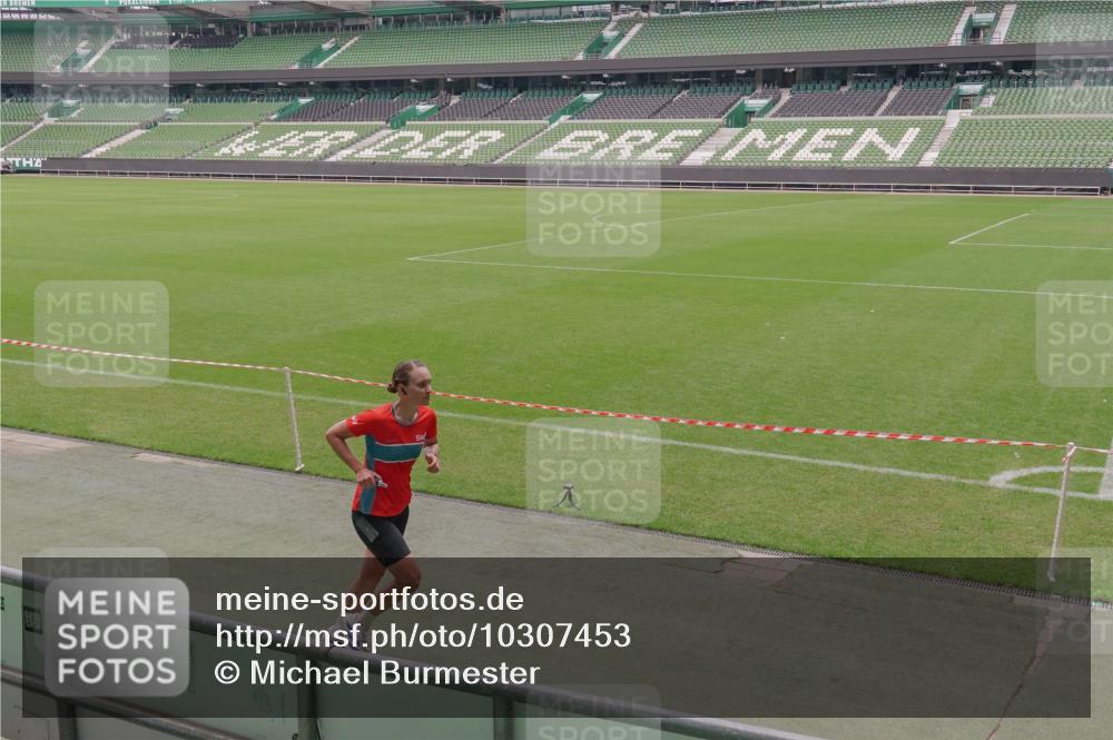 13.09.2026 - 21. swb-Marathon Bremen Michael Burmester http://msf.ph/oto/10307453 13.09.2026 12:36:25 Laufen im Stadion 365, 850, 1288, 1485, 1550, 1583, 1875, 1993, 2073, 3617, 4232, 7244, 7692, 7768, 8075, 8729, 13033, 482, 525, 668, 943, 1020, 1126, 1212, 1507, 1606, 1629, 2072, 2100, 5428, 7741 meine-sportfotos.de