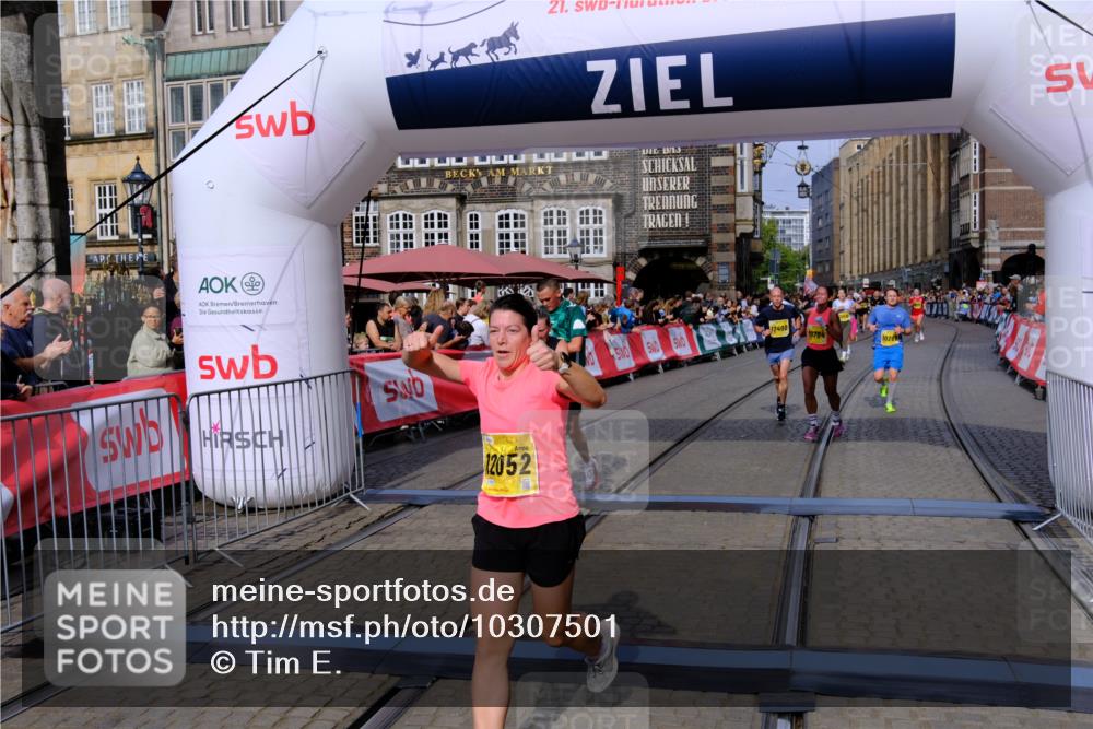 13.09.2026 - 21. swb-Marathon Bremen Tim E. http://msf.ph/oto/10307501 13.09.2026 10:50:57 Ziel 10267, 10764, 11076, 11220, 11276, 11664, 11742, 11753, 11774, 11961, 12052, 12070, 12309, 12488, 13544 meine-sportfotos.de