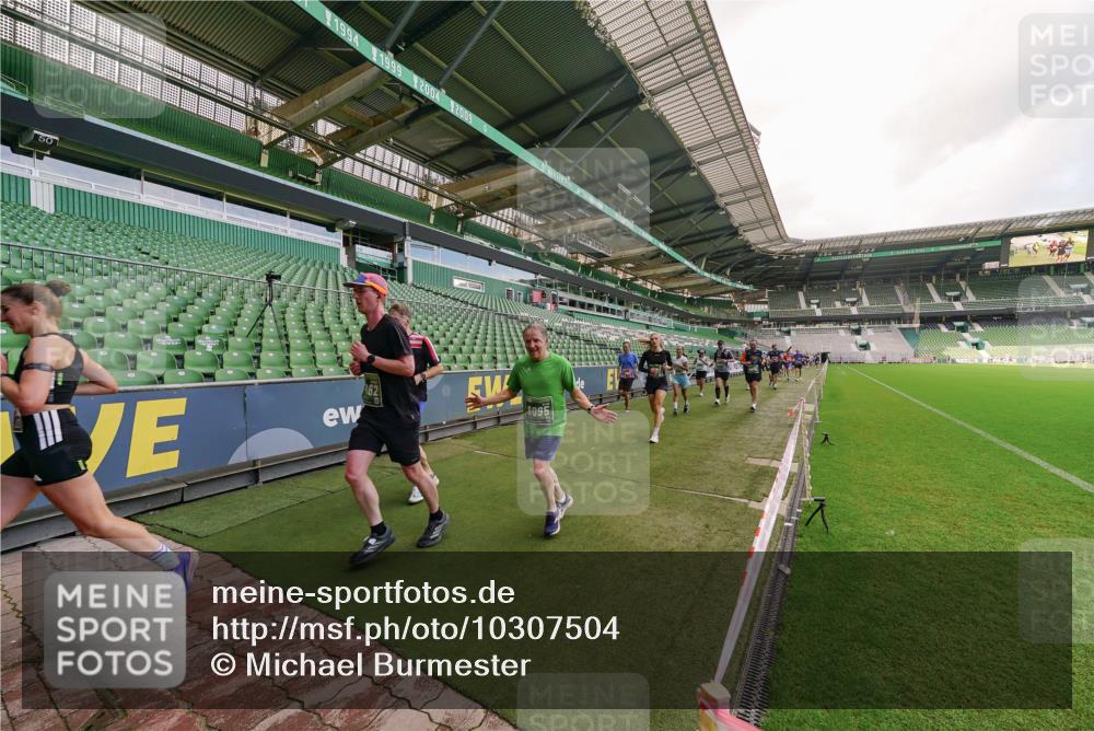 13.09.2026 - 21. swb-Marathon Bremen Michael Burmester http://msf.ph/oto/10307504 13.09.2026 13:01:55 Laufen im Stadion 150, 242, 282, 318, 440, 531, 687, 722, 930, 936, 946, 1006, 1067, 1163, 1250, 1436, 1448, 1582, 1896, 2033, 2047, 2062, 2292, 2345, 2364, 2370, 2378, 2409, 2427, 2485, 2490, 2491, 2560, 2561, 2627, 2638, 2658, 2666, 2668, 2708, 2781, 2967, 2987, 3013, 3044, 3163, 3164, 3173, 3187, 3248, 3258, 3294, 3334, 3372, 3374, 3375, 3385, 3392, 3524, 3526, 3527, 3603, 3642, 3667, 3721, 3774, 3806, 3852, 3856, 3893, 4000, 4506, 4558 meine-sportfotos.de