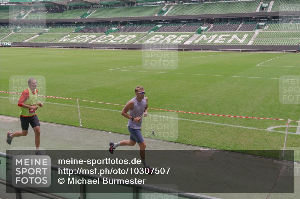 13.09.2026 - 21. swb-Marathon Bremen Michael Burmester http://msf.ph/oto/10307507 13.09.2026 12:36:56 Laufen im Stadion 365, 466, 658, 850, 1090, 1288, 1385, 1485, 1550, 1583, 1754, 1993, 2073, 2585, 3617, 4232, 7244, 7692, 7768, 8075, 8729, 13033, 299, 525, 919, 1212, 1606, 1629, 2072, 5428, 7741 meine-sportfotos.de
