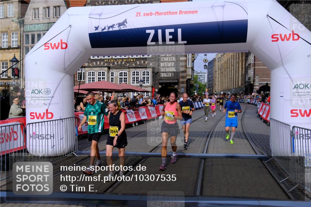 13.09.2026 - 21. swb-Marathon Bremen Tim E. http://msf.ph/oto/10307535 13.09.2026 10:50:59 Ziel 10267, 10764, 11076, 11220, 11276, 11664, 11753, 11774, 11961, 12052, 12070, 12309, 12488, 12560, 13544 meine-sportfotos.de