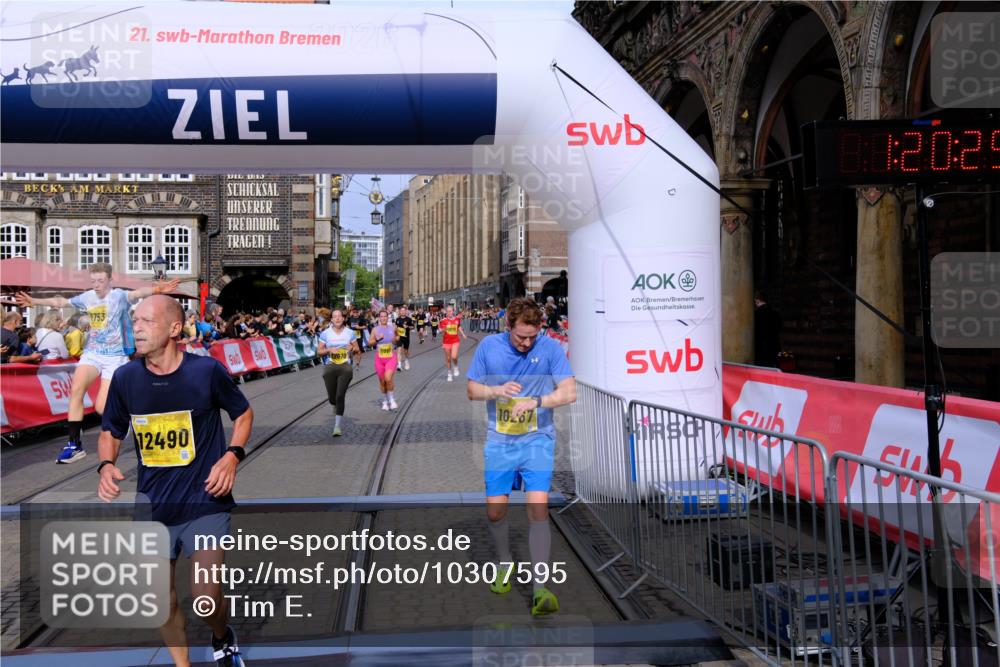 13.09.2026 - 21. swb-Marathon Bremen Tim E. http://msf.ph/oto/10307595 13.09.2026 10:51:01 Ziel 10267, 10764, 11076, 11170, 11220, 11276, 11664, 11753, 11774, 11961, 12052, 12070, 12179, 12309, 12488, 12560, 13544 meine-sportfotos.de