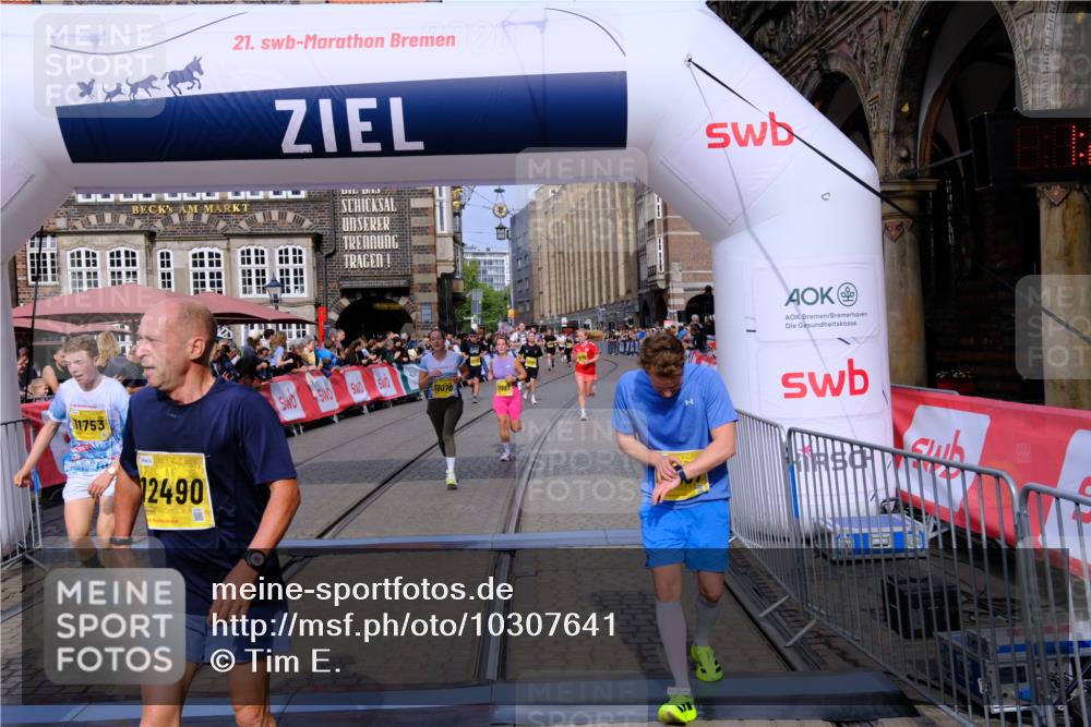 13.09.2026 - 21. swb-Marathon Bremen Tim E. http://msf.ph/oto/10307641 13.09.2026 10:51:01 Ziel 10267, 10764, 11076, 11170, 11220, 11276, 11664, 11753, 11774, 11961, 12052, 12070, 12179, 12309, 12488, 12560, 13544 meine-sportfotos.de