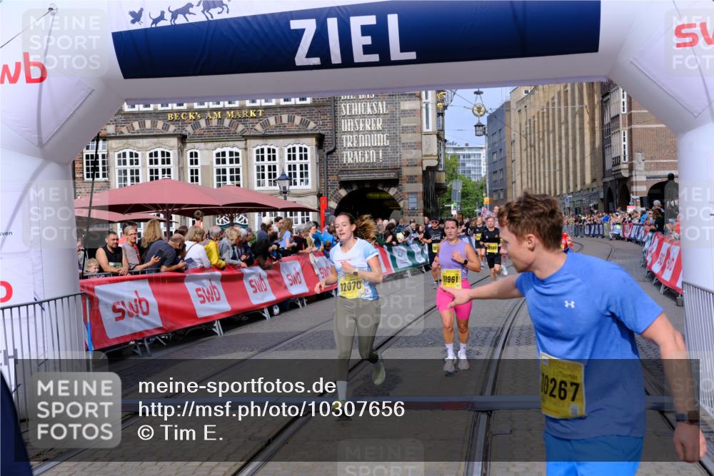 13.09.2026 - 21. swb-Marathon Bremen Tim E. http://msf.ph/oto/10307656 13.09.2026 10:51:03 Ziel 10267, 10537, 10764, 11076, 11170, 11220, 11753, 11774, 11961, 12052, 12070, 12179, 12309, 12488, 12560, 13544 meine-sportfotos.de