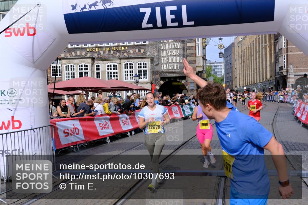 13.09.2026 - 21. swb-Marathon Bremen Tim E. http://msf.ph/oto/10307693 13.09.2026 10:51:03 Ziel 10267, 10537, 10764, 11076, 11170, 11220, 11753, 11774, 11961, 12052, 12070, 12179, 12309, 12488, 12560, 13544 meine-sportfotos.de