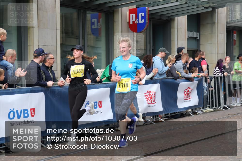 13.09.2026 - 21. swb-Marathon Bremen Strokosch-Dieckow http://msf.ph/oto/10307703 13.09.2026 10:54:10 Ziel 10067, 10146, 10359, 10410, 10503, 10577, 10631, 10704, 10749, 10765, 10837, 10884, 11039, 11099, 11118, 11389, 11476, 11593, 11843, 11989, 12038, 12265, 12328, 12467, 13526, 10255, 10579, 10708, 10822, 10947, 10996, 11010, 11206, 11290, 11329, 11361, 11489, 11765, 11989, 11998, 12075, 12244, 12356, 12405, 12435, 12515, 13531 meine-sportfotos.de