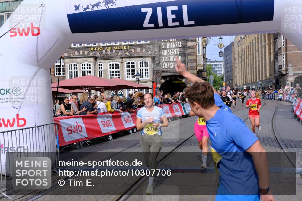 13.09.2026 - 21. swb-Marathon Bremen Tim E. http://msf.ph/oto/10307706 13.09.2026 10:51:03 Ziel 10267, 10537, 10764, 11076, 11170, 11220, 11753, 11774, 11961, 12052, 12070, 12179, 12309, 12488, 12560, 13544 meine-sportfotos.de