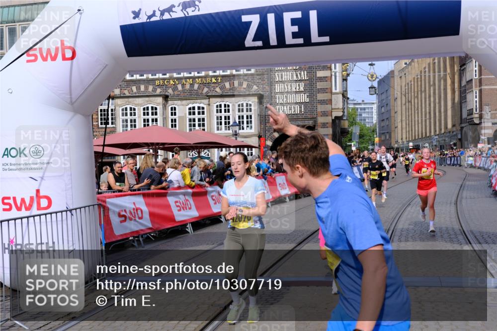 13.09.2026 - 21. swb-Marathon Bremen Tim E. http://msf.ph/oto/10307719 13.09.2026 10:51:03 Ziel 10267, 10537, 10764, 11076, 11170, 11220, 11753, 11774, 11961, 12052, 12070, 12179, 12309, 12488, 12560, 13544 meine-sportfotos.de