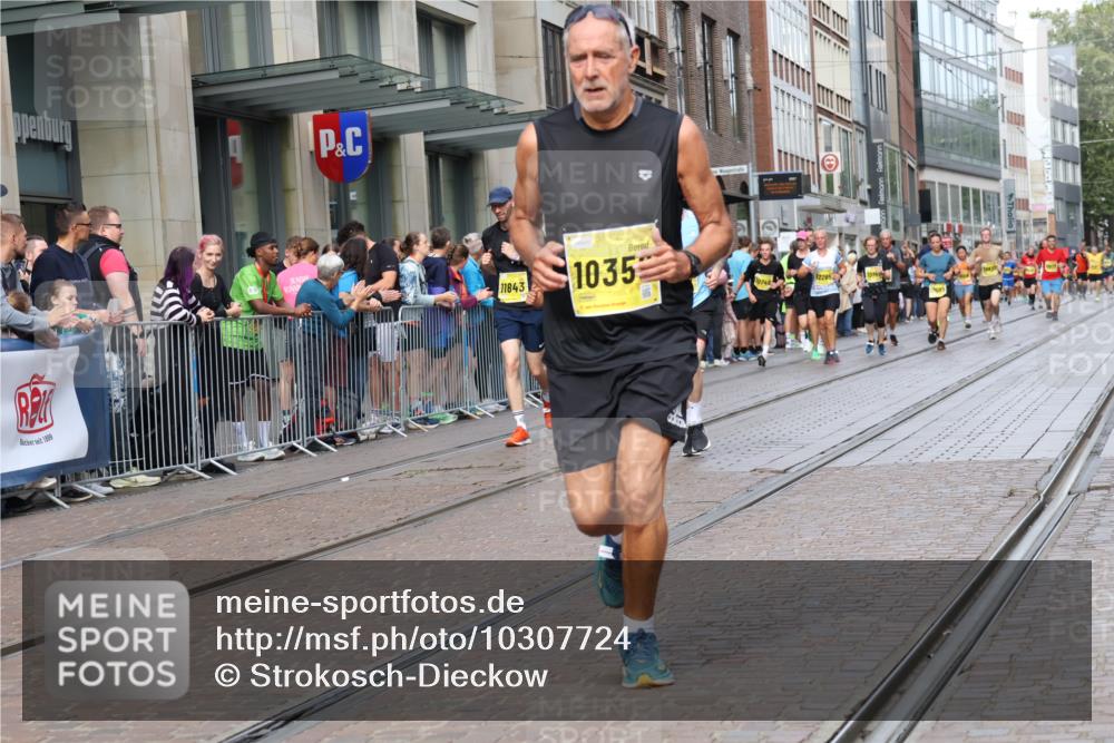 13.09.2026 - 21. swb-Marathon Bremen Strokosch-Dieckow http://msf.ph/oto/10307724 13.09.2026 10:54:11 Ziel 10067, 10146, 10359, 10410, 10503, 10577, 10608, 10631, 10704, 10749, 10765, 10837, 10884, 11039, 11099, 11118, 11389, 11476, 11593, 11843, 11874, 12038, 12265, 12328, 12467, 12519, 13526, 10255, 10579, 10708, 10822, 10947, 10996, 11010, 11206, 11290, 11329, 11361, 11476, 11765, 11989, 11998, 12075, 12244, 12356, 12435, 12515, 13531 meine-sportfotos.de