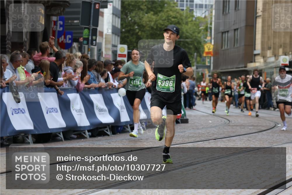 13.09.2026 - 21. swb-Marathon Bremen Strokosch-Dieckow http://msf.ph/oto/10307727 13.09.2026 13:01:23 Ziel 1619, 3019, 5663, 6359, 4118, 5369, 5996, 13063, 13168 meine-sportfotos.de