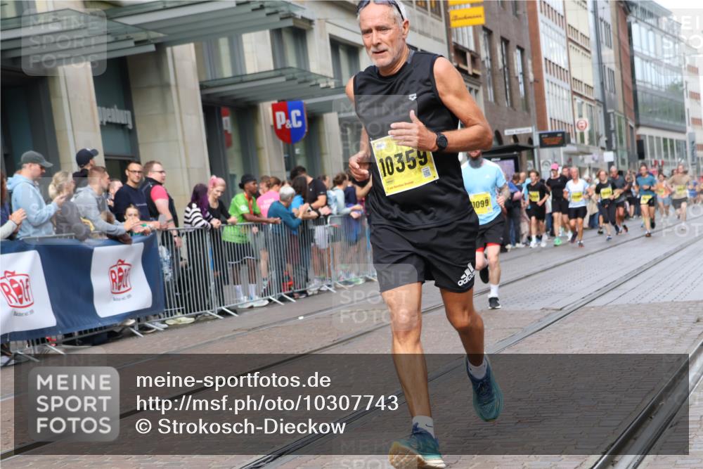 13.09.2026 - 21. swb-Marathon Bremen Strokosch-Dieckow http://msf.ph/oto/10307743 13.09.2026 10:54:11 Ziel 10067, 10146, 10359, 10410, 10503, 10577, 10608, 10631, 10704, 10749, 10765, 10837, 10884, 11039, 11099, 11118, 11389, 11476, 11593, 11843, 11874, 12038, 12265, 12328, 12467, 12519, 13526, 10255, 10579, 10708, 10822, 10947, 10996, 11010, 11206, 11290, 11329, 11361, 11476, 11765, 11989, 11998, 12075, 12244, 12356, 12435, 12515, 13531 meine-sportfotos.de