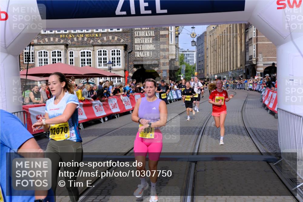 13.09.2026 - 21. swb-Marathon Bremen Tim E. http://msf.ph/oto/10307750 13.09.2026 10:51:04 Ziel 10267, 10537, 10764, 11076, 11170, 11220, 11753, 11774, 11961, 12052, 12070, 12179, 12309, 12351, 12488, 12560, 13544 meine-sportfotos.de