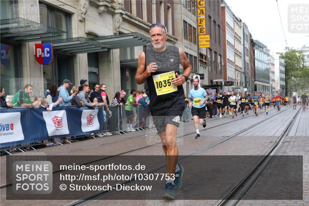 13.09.2026 - 21. swb-Marathon Bremen Strokosch-Dieckow http://msf.ph/oto/10307753 13.09.2026 10:54:11 Ziel 10067, 10146, 10359, 10410, 10503, 10577, 10608, 10631, 10704, 10749, 10765, 10837, 10884, 11039, 11099, 11118, 11389, 11476, 11593, 11843, 11874, 12038, 12265, 12328, 12467, 12519, 13526, 10255, 10579, 10708, 10822, 10947, 10996, 11010, 11206, 11290, 11329, 11361, 11476, 11765, 11989, 11998, 12075, 12244, 12356, 12435, 12515, 13531 meine-sportfotos.de