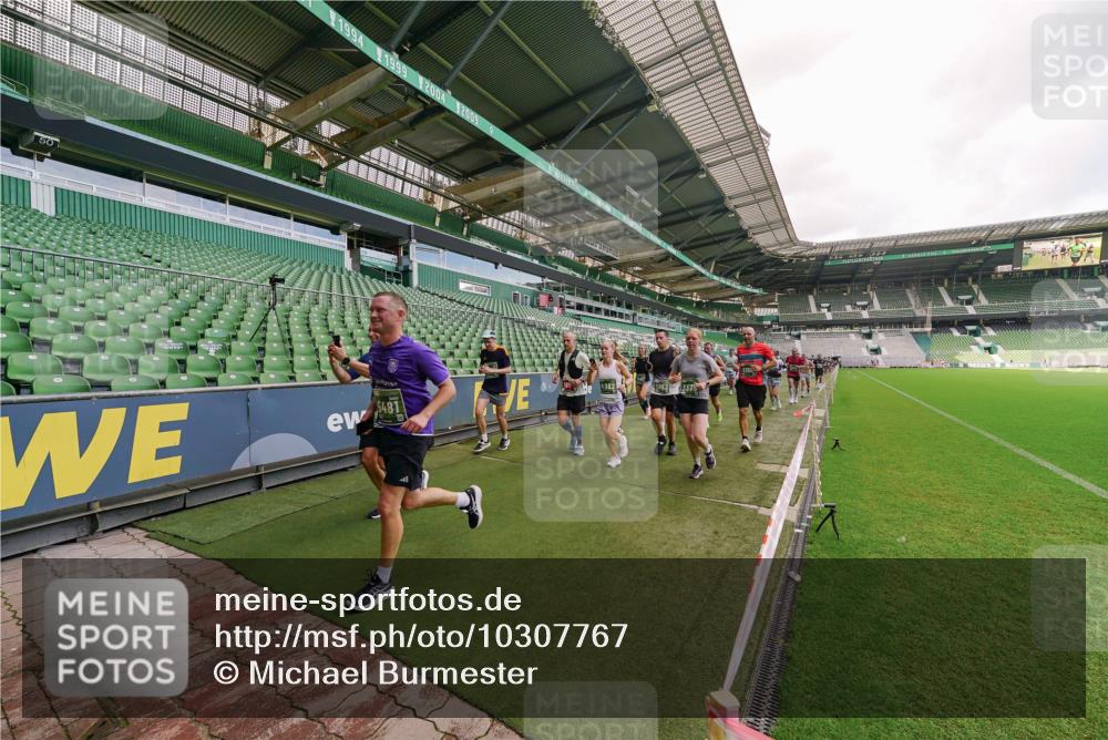 13.09.2026 - 21. swb-Marathon Bremen Michael Burmester http://msf.ph/oto/10307767 13.09.2026 13:02:40 Laufen im Stadion 150, 282, 531, 596, 722, 762, 930, 936, 940, 946, 1006, 1014, 1067, 1163, 1250, 1436, 1448, 1458, 1460, 1582, 1611, 1896, 2033, 2047, 2062, 2276, 2292, 2345, 2364, 2378, 2421, 2491, 2513, 2625, 2638, 2666, 2668, 2779, 2900, 2934, 2987, 3013, 3044, 3114, 3135, 3163, 3164, 3187, 3248, 3258, 3294, 3334, 3360, 3372, 3374, 3392, 3460, 3496, 3510, 3526, 3527, 3576, 3585, 3597, 3603, 3667, 3721, 3806, 3846, 3852, 3859, 3893, 3938, 3970, 3983, 4000, 4077, 4133, 4506, 4558 meine-sportfotos.de