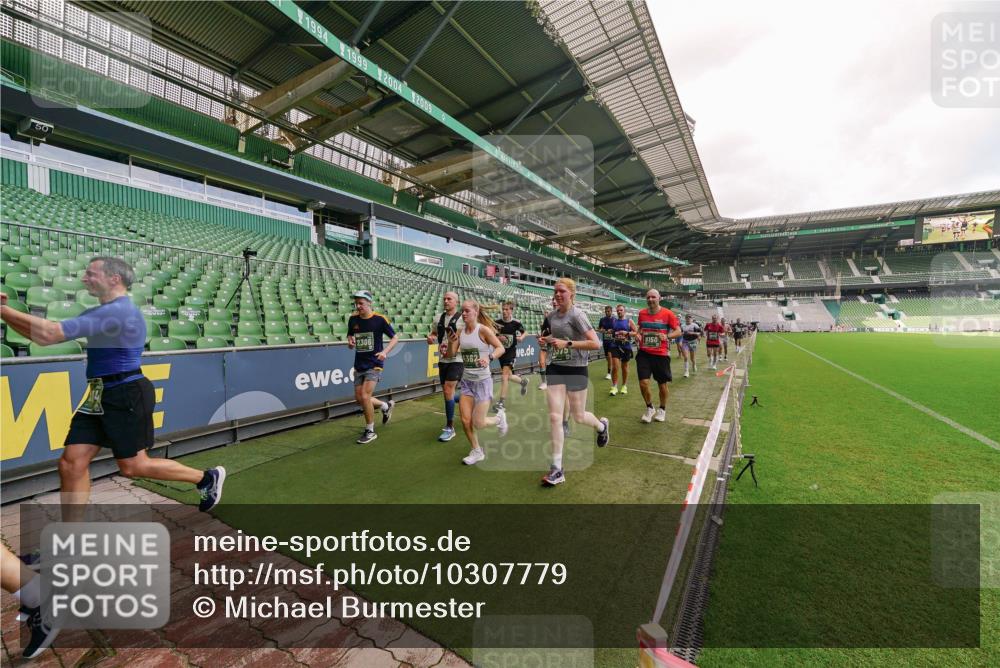 13.09.2026 - 21. swb-Marathon Bremen Michael Burmester http://msf.ph/oto/10307779 13.09.2026 13:02:41 Laufen im Stadion 150, 282, 531, 596, 722, 762, 930, 936, 940, 946, 1006, 1014, 1067, 1163, 1250, 1436, 1448, 1458, 1460, 1582, 1611, 1896, 2033, 2047, 2062, 2276, 2292, 2345, 2364, 2378, 2421, 2513, 2625, 2638, 2666, 2668, 2779, 2900, 2934, 2987, 3013, 3044, 3114, 3135, 3163, 3164, 3187, 3248, 3258, 3294, 3334, 3360, 3372, 3374, 3392, 3460, 3496, 3510, 3526, 3527, 3576, 3585, 3597, 3603, 3667, 3721, 3806, 3846, 3852, 3859, 3893, 3938, 3970, 3983, 4000, 4077, 4133, 4506, 4558 meine-sportfotos.de