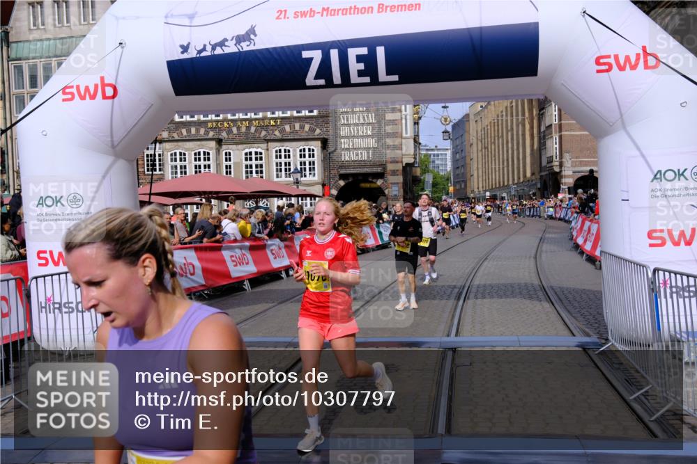 13.09.2026 - 21. swb-Marathon Bremen Tim E. http://msf.ph/oto/10307797 13.09.2026 10:51:06 Ziel 10267, 10537, 10764, 11076, 11087, 11170, 11753, 11961, 12004, 12052, 12070, 12179, 12309, 12351, 12488, 12560, 13544 meine-sportfotos.de
