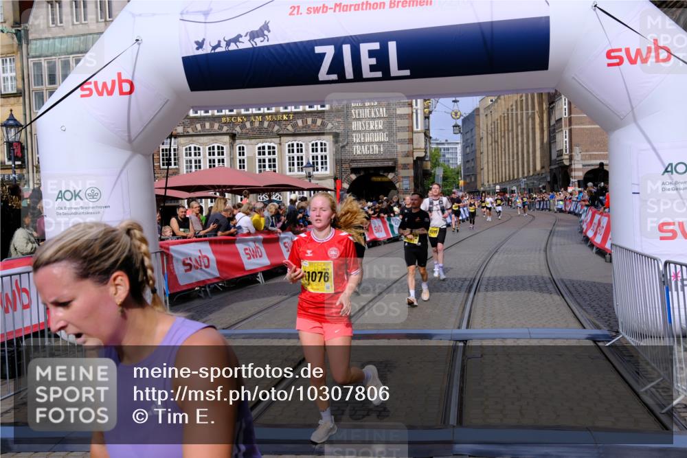 13.09.2026 - 21. swb-Marathon Bremen Tim E. http://msf.ph/oto/10307806 13.09.2026 10:51:06 Ziel 10267, 10537, 10764, 11076, 11087, 11170, 11753, 11961, 12004, 12052, 12070, 12179, 12309, 12351, 12488, 12560, 13544 meine-sportfotos.de