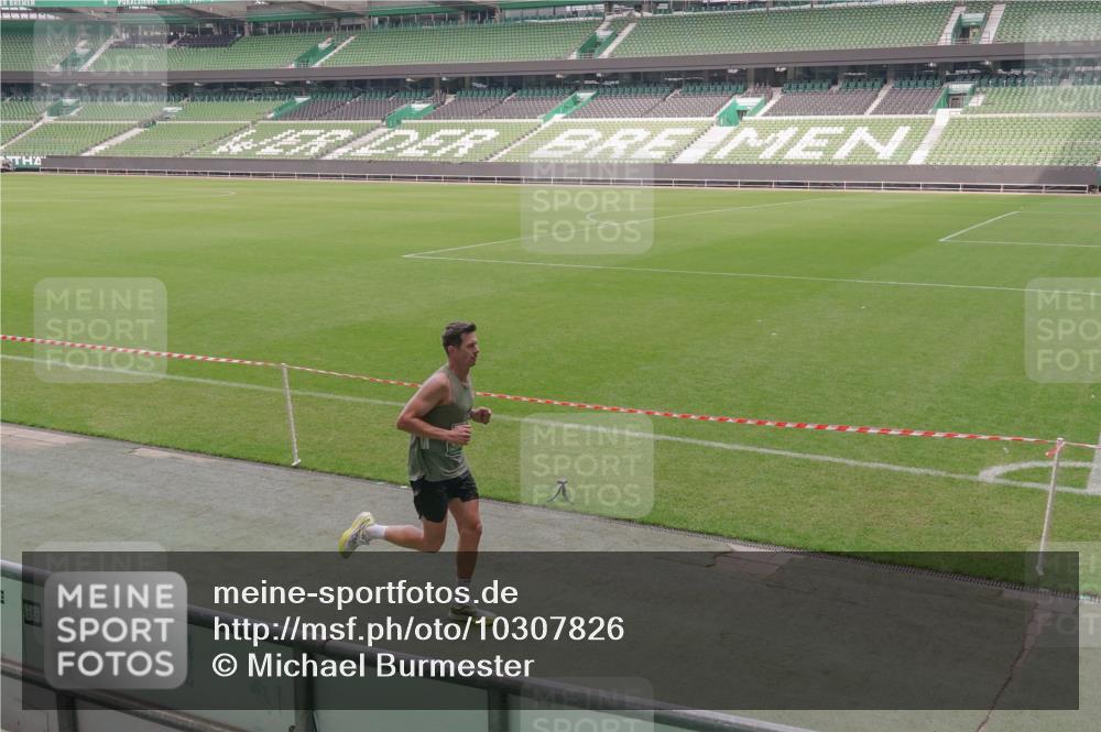 13.09.2026 - 21. swb-Marathon Bremen Michael Burmester http://msf.ph/oto/10307826 13.09.2026 12:38:06 Laufen im Stadion 277, 346, 466, 658, 895, 901, 1090, 1118, 1248, 1320, 1323, 1385, 1472, 1485, 1583, 1587, 1604, 1754, 1911, 2073, 2141, 2352, 2585, 2670, 3080, 3606, 3617, 5160, 6112, 7244, 7650, 8077, 8081, 8729, 9399, 9522, 9617, 250, 272, 299, 525, 919, 1089, 1212, 1875, 2072, 5428 meine-sportfotos.de