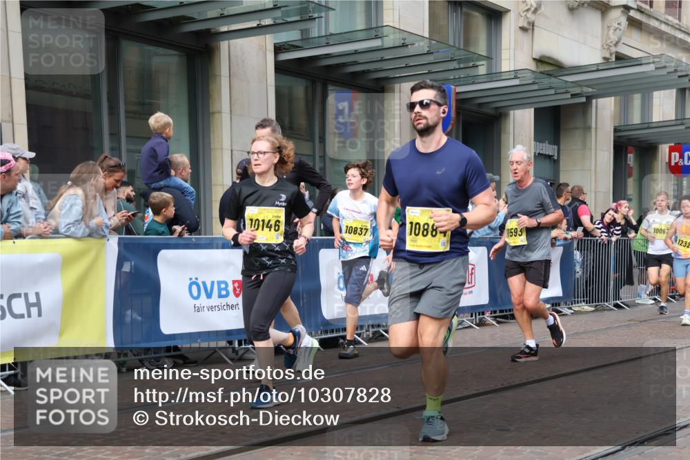 13.09.2026 - 21. swb-Marathon Bremen Strokosch-Dieckow http://msf.ph/oto/10307828 13.09.2026 10:54:22 Ziel 10067, 10146, 10410, 10589, 10608, 10704, 10765, 11039, 11040, 11174, 11389, 11569, 11593, 11874, 12038, 12265, 12328, 12467, 12519, 12800, 13526, 10359, 10503, 10577, 10631, 10749, 10822, 10837, 10884, 10996, 11099, 11118, 11290, 11329, 11361, 11476, 11765, 11843, 11989, 11998, 12328 meine-sportfotos.de
